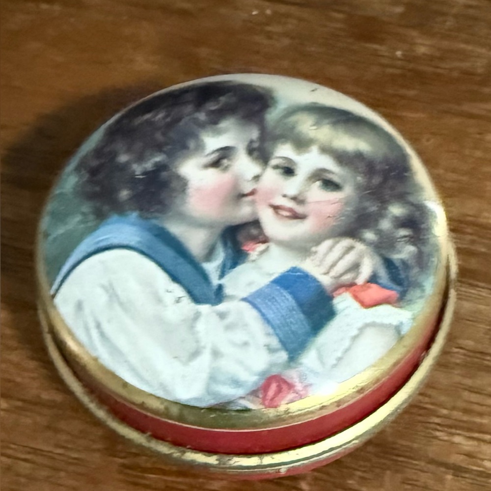 Vintage Chambers Candy Company Tin – “Children Kissing” Design – Made in England